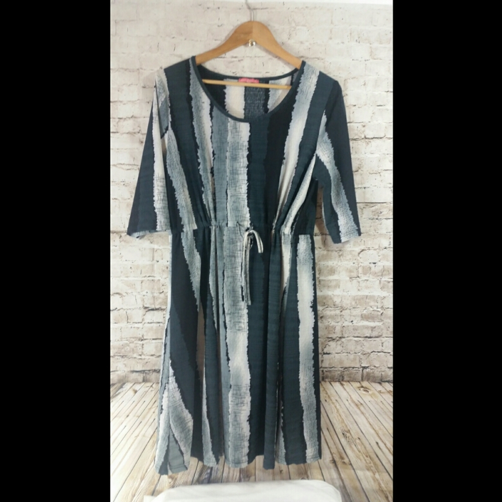 Stylish Black and Gray Midi Dress